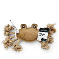 Das DoGood Eco Toy "Karin die Krabbe" ist ein umweltfreundliches Hundespielzeug aus 100 % natürlichen, biologisch abbaubaren Materialien wie Jute und Baumwolle. Es enthält kein Plastik, keine schädlichen Stoffe und unterstützt den Tierschutz durch Spenden an Tierheime.