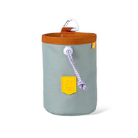Woolly Wolf Alpha 360 Snack Bag – nachhaltiger Leckerlibeutel aus recyceltem Material mit Zugverschluss, verstärktem Rand und verstellbarem Hüftgurt, ideal für Training und Outdoor-Abenteuer mit Hund.