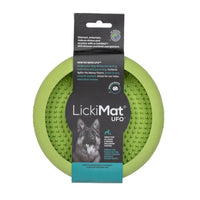Der LickiMat UFO Slowfeeder-Napf aus 100 % Naturkautschuk mit sanften Noppen fördert langsame Nahrungsaufnahme und hilft, Stress bei Hunden abzubauen. Mit 7 Saugnäpfen für sicheren Halt auf glatten Oberflächen, eignet er sich ideal für die Fellpflege, beim Duschen oder auf Autofahrten. Der Napf ist spülmaschinenfest, mikrowellengeeignet und kann zum Einfrieren von Leckereien verwendet werden.