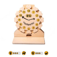 Pet's Clock, das interaktive Puzzle für Hunde und Katzen, mit einer drehbaren Uhrplatte, die Belohnungen freigibt, um die geistige Stimulation und Problemlösungsfähigkeiten von Haustieren zu fördern.