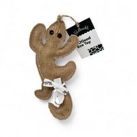 Das DoGood Eco Toy "Eileen – Die nachhaltige Eidechse" ist ein umweltfreundliches Hundespielzeug aus 100 % natürlichen, biologisch abbaubaren Materialien wie Jute und Baumwolle. Es enthält kein Plastik und keine schädlichen Stoffe und unterstützt den Tierschutz durch Spenden an Tierheime.