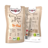 Verpackung von HerzensHund Bio-Rind in einem Beutel. Das Produkt enthält Zutaten wie Einkorn, Zucchini, Fenchel, Leinsamen und Karotten. Es ist glutenfrei und trägt das Bio-Siegel.