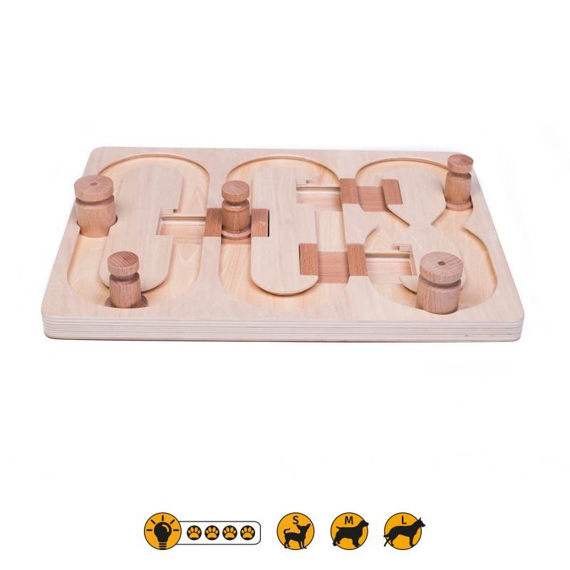 Das My Intelligent Pets Agent 008 Geschicklichkeitsspiel für Hunde, bestehend aus einem robusten Holzrahmen und nummerierten Führungen, die das Bewegen der Hüte steuern. Das Spiel fördert die geistige Auslastung und Konzentration von Hunden durch die Anpassung der Schieber und die Herausforderung, die Belohnungen zu finden.