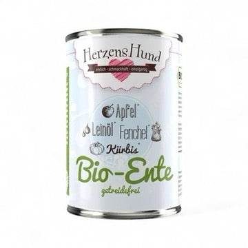 Bio-Hundefutter mit Ente, Kürbis und Apfel in einer Schale serviert – getreidefrei, nährstoffreich und ideal für ernährungssensible Hunde.