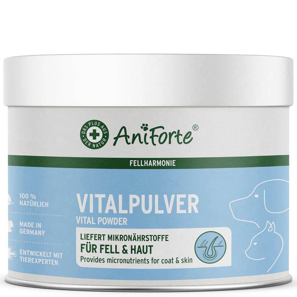 AniForte® Vitalpulver für Hunde und Katzen zur Unterstützung der Haut- und Fellgesundheit. Das Pulver liefert Mikronährstoffe, die das Fell glänzend und gesund halten. Das Produkt ist zu 100% natürlich und wird in Deutschland hergestellt.