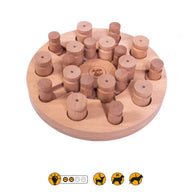 Das MANDALA & STERN Intelligenzspielzeug von My Intelligent Dogs® mit 20 Spielsteinen (10 Hüte und 10 Walzen) in der Box, das für die Förderung von Geduld und Feinmotorik bei Hunden sorgt. Zwei Spielvarianten für geistige Stimulation und Problemlösungsfähigkeiten.