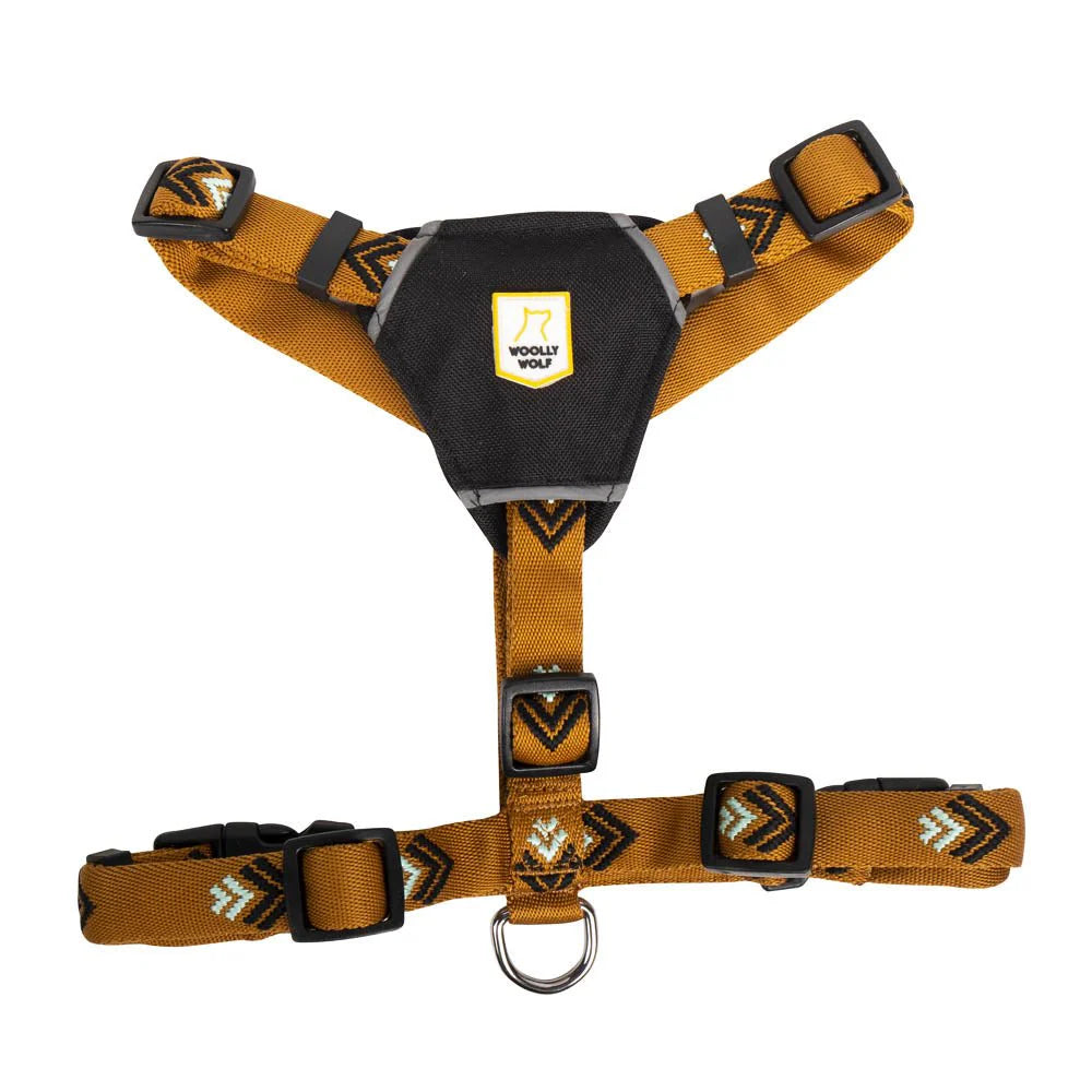 Das Woolly Wolf Sea to Summit Geschirr aus 100% recyceltem Polyester bietet eine perfekte Passform mit 5-Punkt-Verstellung und Reflektoren für bessere Sichtbarkeit. Es ist ideal für tägliche Spaziergänge und Abenteuer, um Ihrem Hund maximalen Komfort und Sicherheit zu bieten.