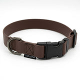 Treusinn Biothane Halsband 25mm Super Stay in Braun – strapazierfähiges und wasserfestes Hundehalsband aus veganem Biothane® mit robuster Klickverschluss und verstellbarem Design