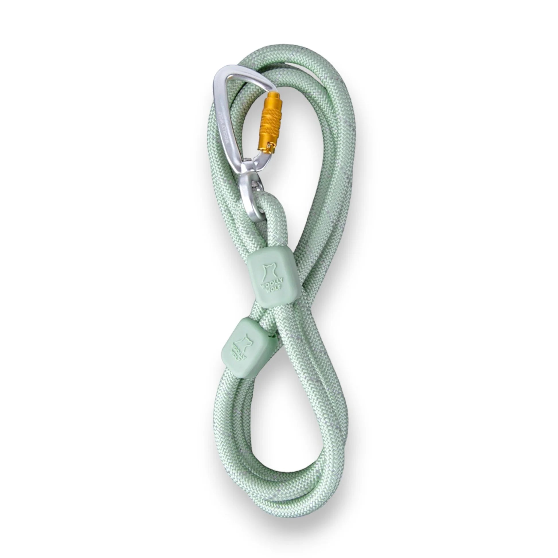Die Woolly Wolf Führleine Rope Thin Glacier Mix, hergestellt aus 100% recyceltem Polyester, kombiniert Nachhaltigkeit und Komfort. Mit reflektierendem Streifen für bessere Sichtbarkeit und einem leichten Aluminium-Karabiner bietet diese Leine eine sichere und bequeme Lösung für Spaziergänge mit kleineren Hunden.