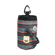 Der Woolly Wolf Snackbeutel Woodland, inspiriert von den finnischen Wäldern, bietet umweltfreundliches Design aus recyceltem Polyester. Mit verstellbarem Taillengurt und robustem Duraflex-Clip ist er der perfekte Begleiter für Outdoor-Abenteuer, um Snacks sicher und griffbereit zu verstauen.