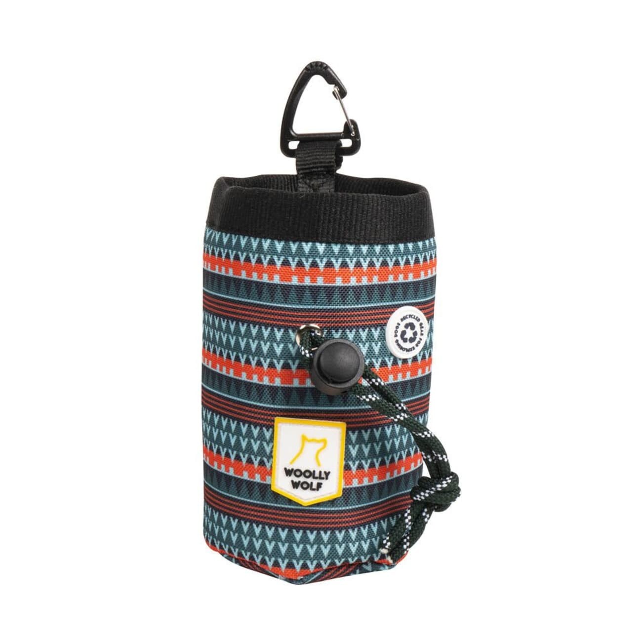 Der Woolly Wolf Snackbeutel Woodland, inspiriert von den finnischen Wäldern, bietet umweltfreundliches Design aus recyceltem Polyester. Mit verstellbarem Taillengurt und robustem Duraflex-Clip ist er der perfekte Begleiter für Outdoor-Abenteuer, um Snacks sicher und griffbereit zu verstauen.