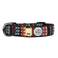  Das Woolly Wolf Hundehalsband Woodland aus recyceltem Polyester bietet maximalen Komfort und Nachhaltigkeit. Mit robuster Gurtkonstruktion, verstellbaren Teilen und einem nickelfreien Metall-D-Ring ist es ideal für tägliche Spaziergänge und Outdoor-Abenteuer.